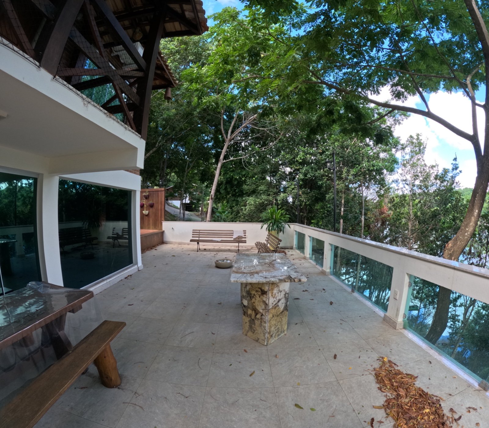 Casa e Lagoa 5000m2 um Paraíso (2)