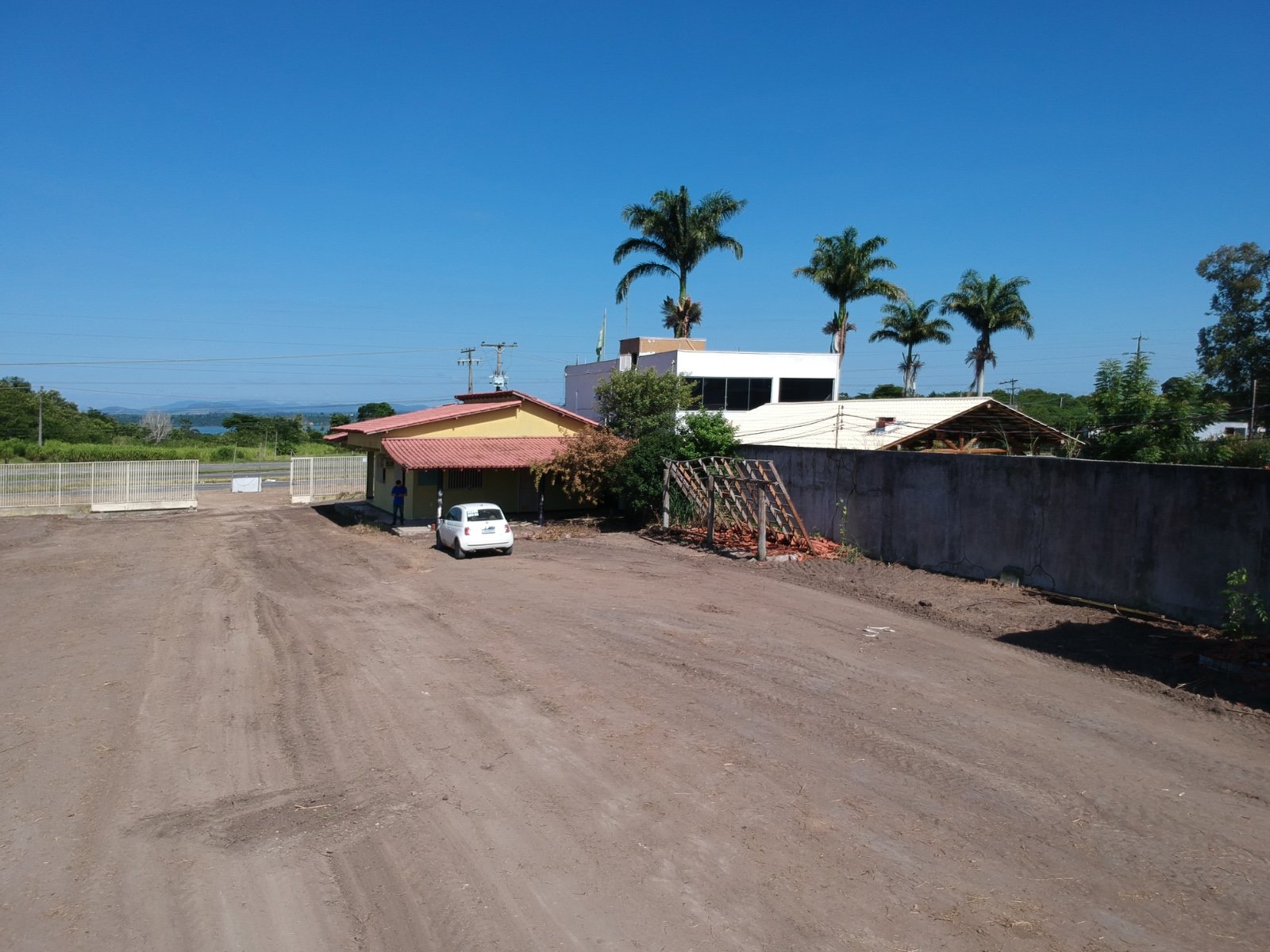 Terreno com Galão às Margens da BR-101 1 (10)