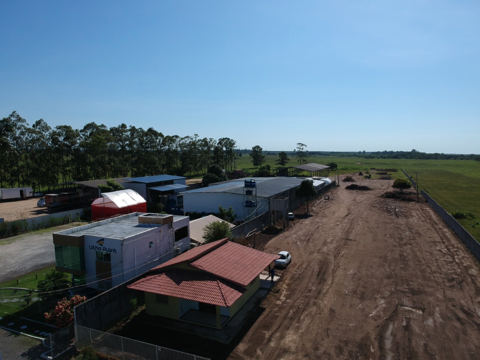 Terreno com Galão às Margens da BR-101 1 (15)