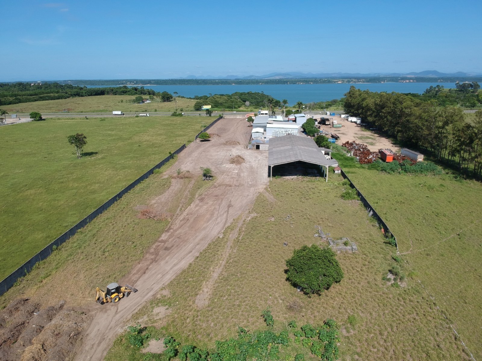 Terreno com Galão às Margens da BR-101 1 (5)
