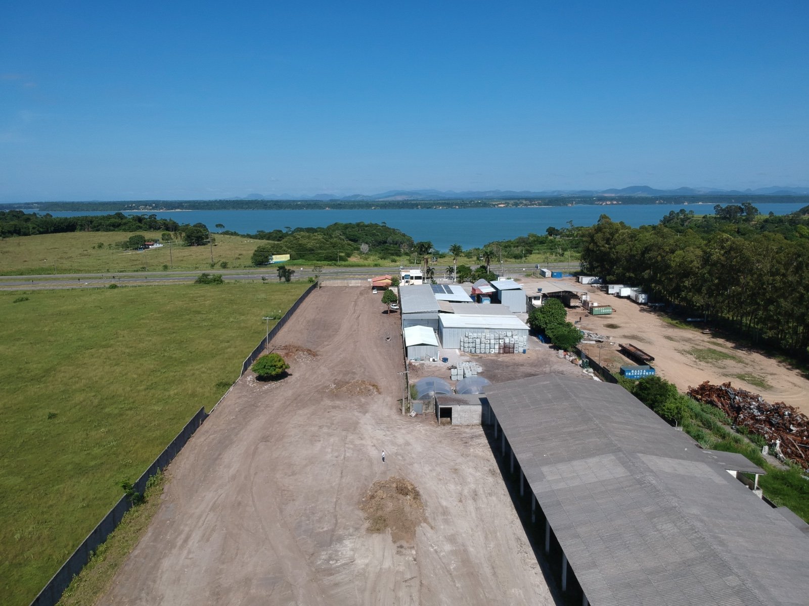 Terreno com Galão às Margens da BR-101 1 (6)