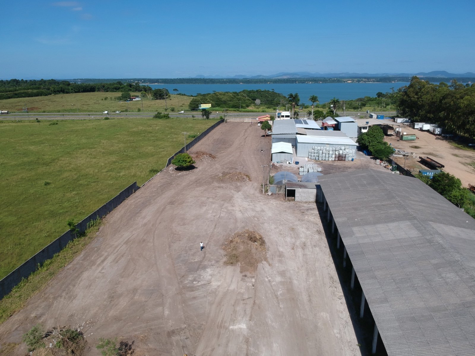 Terreno com Galão às Margens da BR-101 1 (7)